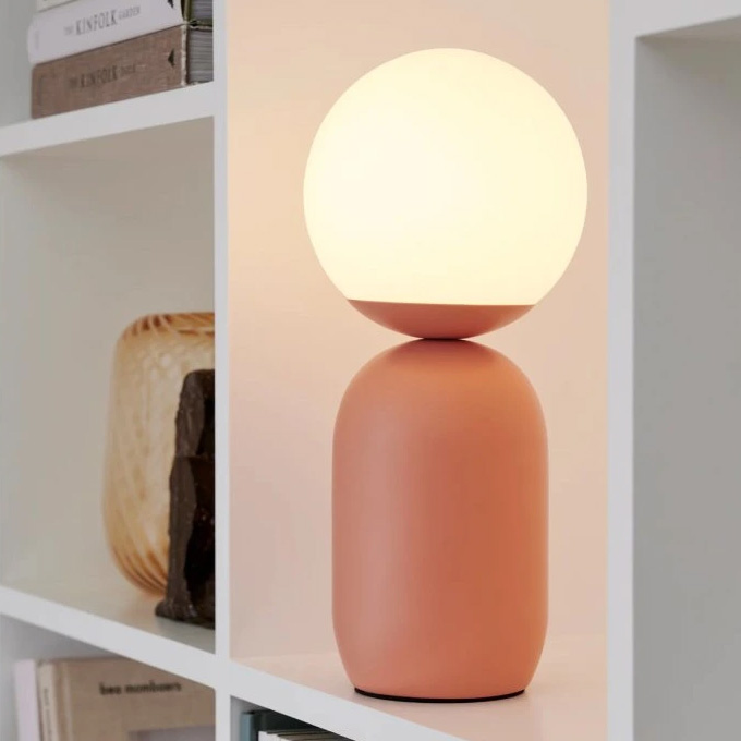 Stolní lampička v pastelových barvách série Nordlux Notti