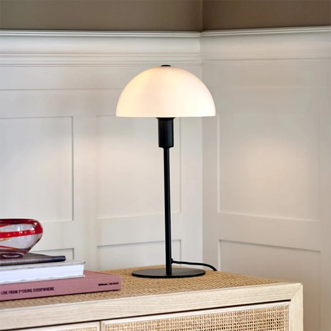 Stojací lampa Nordlux Alton - na výběr z kouřového či opálového skla